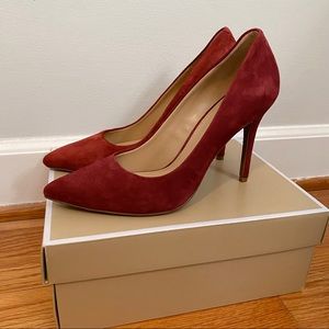 Michael Kors Claire Pump Mulberry suede